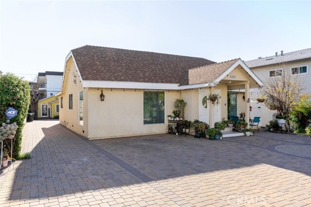 Building Photo - 630 E Cedar Ave