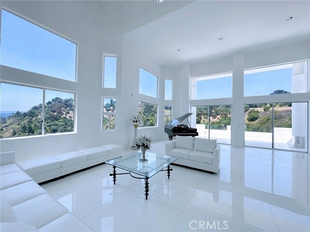 Photo - 13200 Mulholland Dr