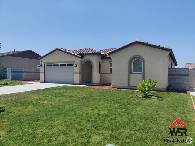 Building Photo - Large 3 Bedroom/ 2 bathroom Home with an O...