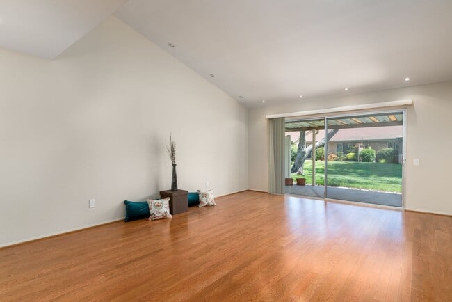 Photo - A beautiful Coranado II for Lease