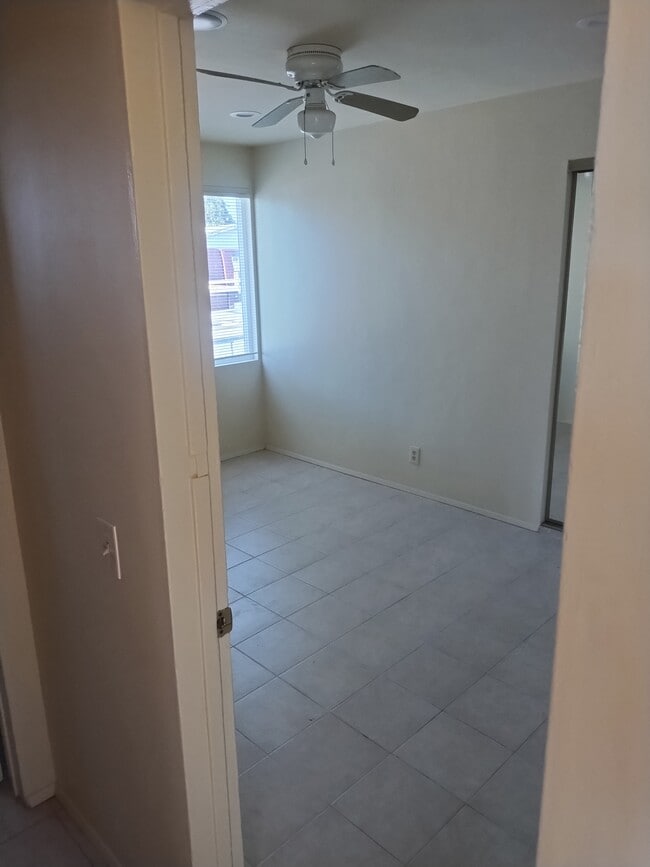 Photo - 1439 Burton St