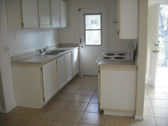 Photo - Move Right In - Nicely upgraded single sto...