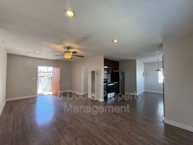 Photo - 4375 51st St