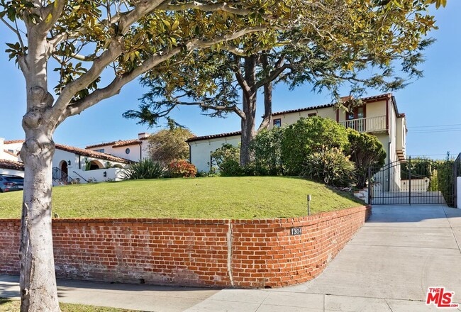 Photo - 1304 San Vicente Blvd