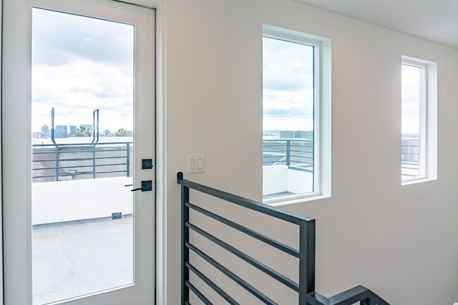 Photo - Beautiful Spacious Modern 3 Bedroom Townhome Available Now! Unit 525 Normandie Ave