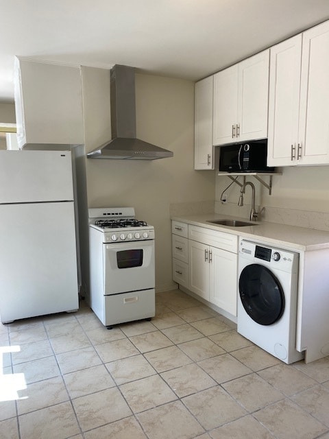 Private Full Kitchen with in unit Washer & Dryer - 2219 Glendon Ave Unit GH