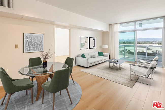 Building Photo - 13700 Marina Pointe Dr Unit 721