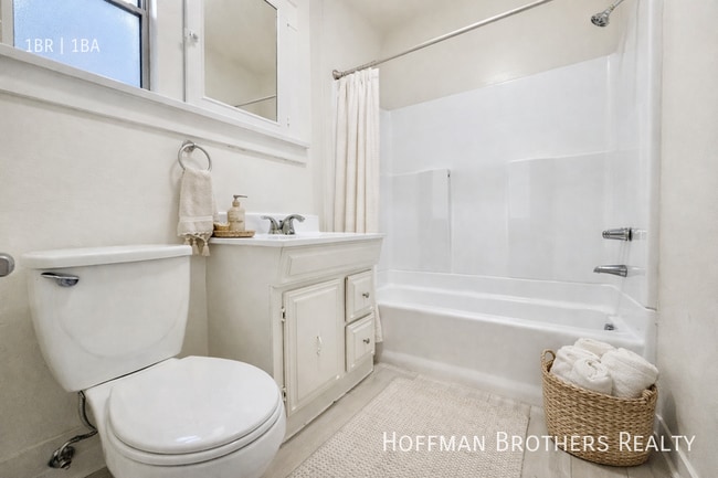 Photo - 1123 E Appleton St Unit 1123