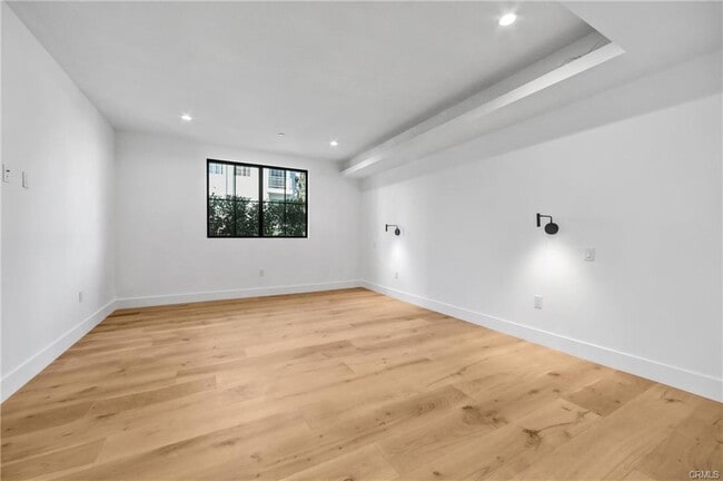 Photo - 10352 Riverside Dr Unit 102A