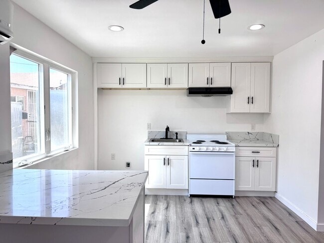 Building Photo - 841 1/2 West 64th Street