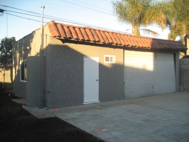 Building Photo - 1307 W M St Unit C Rental