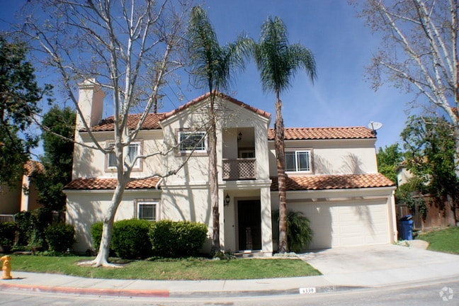 Building Photo - Beautiful 2-story home located in Calabasa...