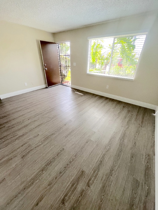 Photo - 831 S Oaks Ave