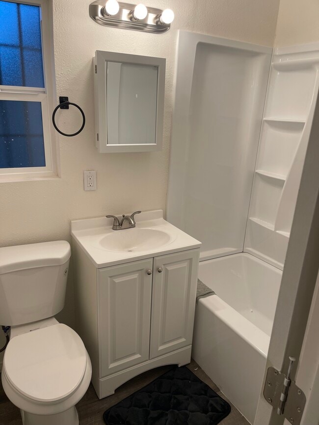 Photo - 1556 Riverside Dr