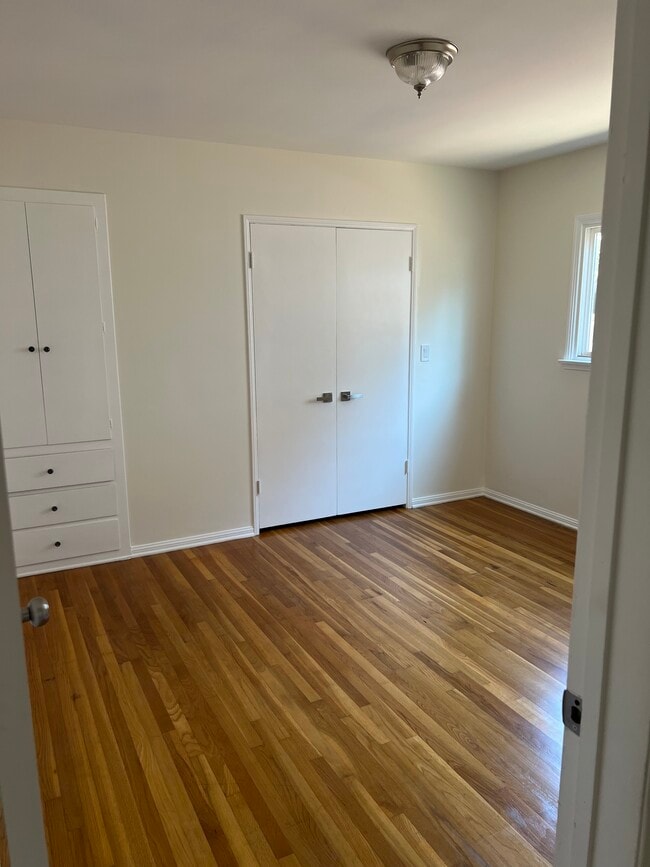 Photo - 18612 Community St