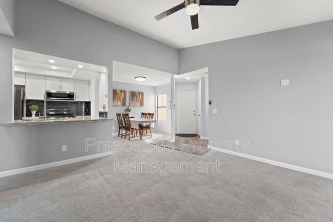 Photo - 2035 Lakeridge Cir Unit #301