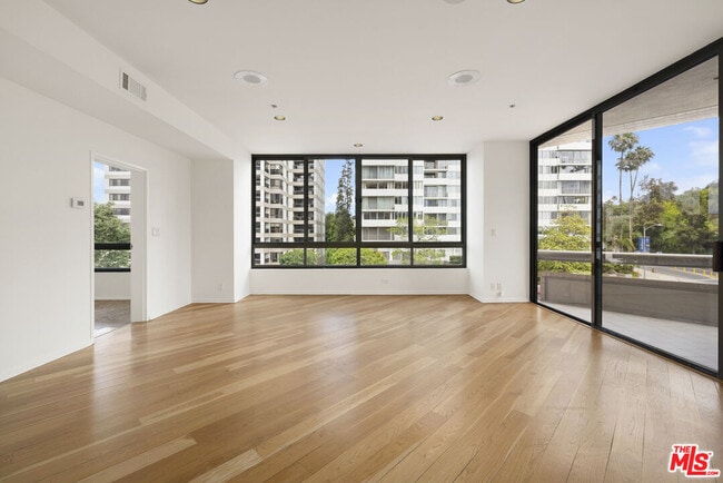 Photo - 10430 Wilshire Blvd Unit 202