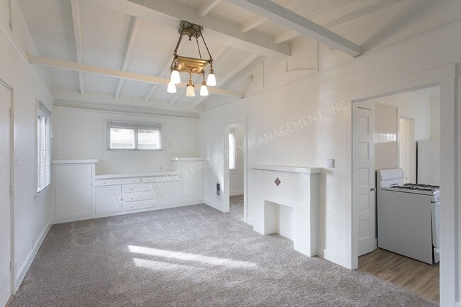 Photo - Beautiful Vintage Cottage in La Jolla with Onsite Laundry! Unit 7783
