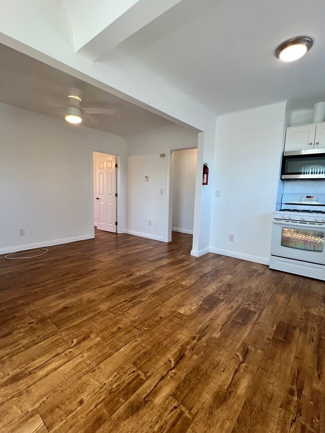 Photo - 4172 S Hobart Blvd Unit 4172