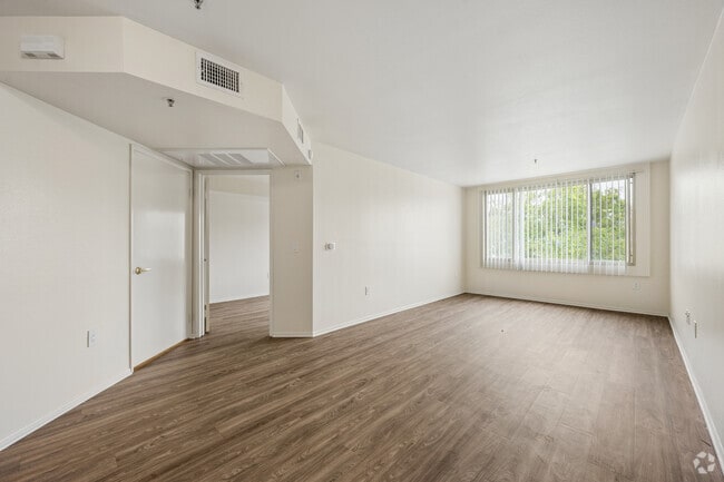 1BR, 1BA - 604SF - Living Room - Villa Del Pueblo