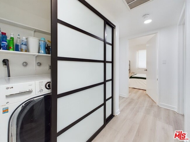 Photo - 4551 Kester Ave Unit 1