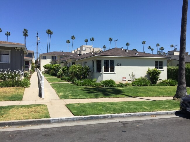 Building - 923 18th St Unit B