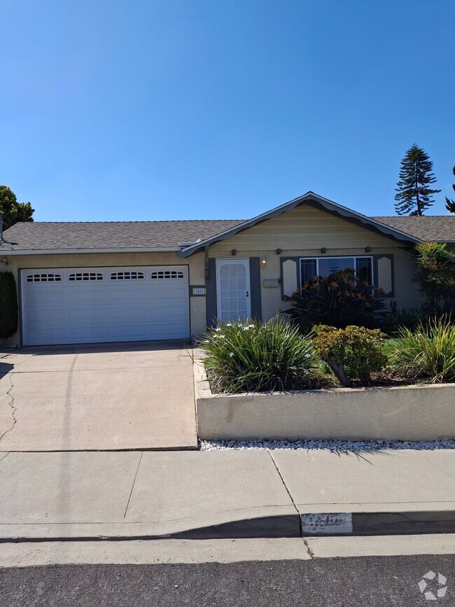 Building Photo - Charming 3 Bedroom, 2 Bath Home with Centr...
