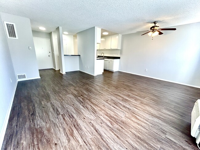 Photo - 14033 Burbank Blvd