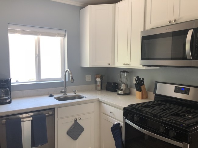 Photo - 6331 Longridge Ave