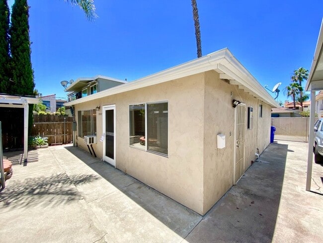 Building Photo - FOR RENT - 2 Br/1Ba 900 SF Cozy Single Sto... Rental