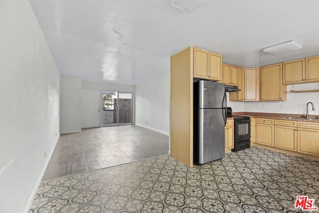 Building Photo - 1233 Barry Ave Unit 205 Rental