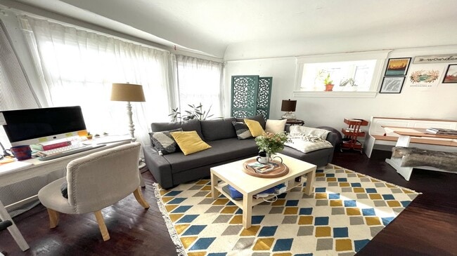 Living Room - 2637 S Catalina St Unit 1