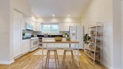 Photo - 1025 W 46th St