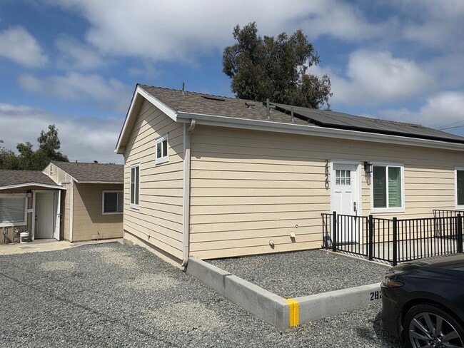 Light and Bright 2 Bed 1 Ba Close to Sweet... - Light and Bright 2 Bed 1 Ba Close to Sweet...