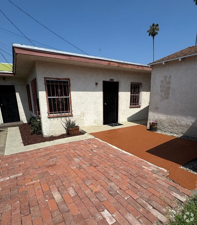 Building Photo - Private unit located at rear of the building Rental