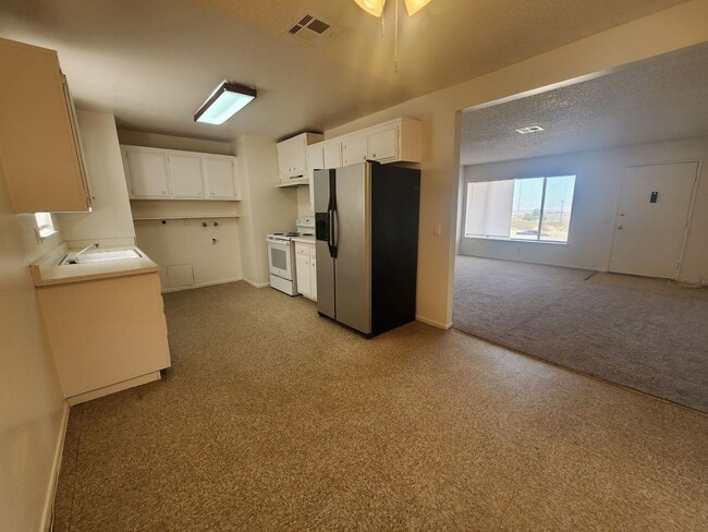 Beautiful Home In Hansen Track Neighborhood - Beautiful Home In Hansen Track Neighborhood