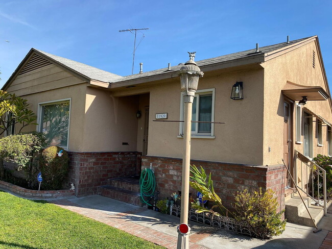 Building Photo - 11820 Pomering Rd