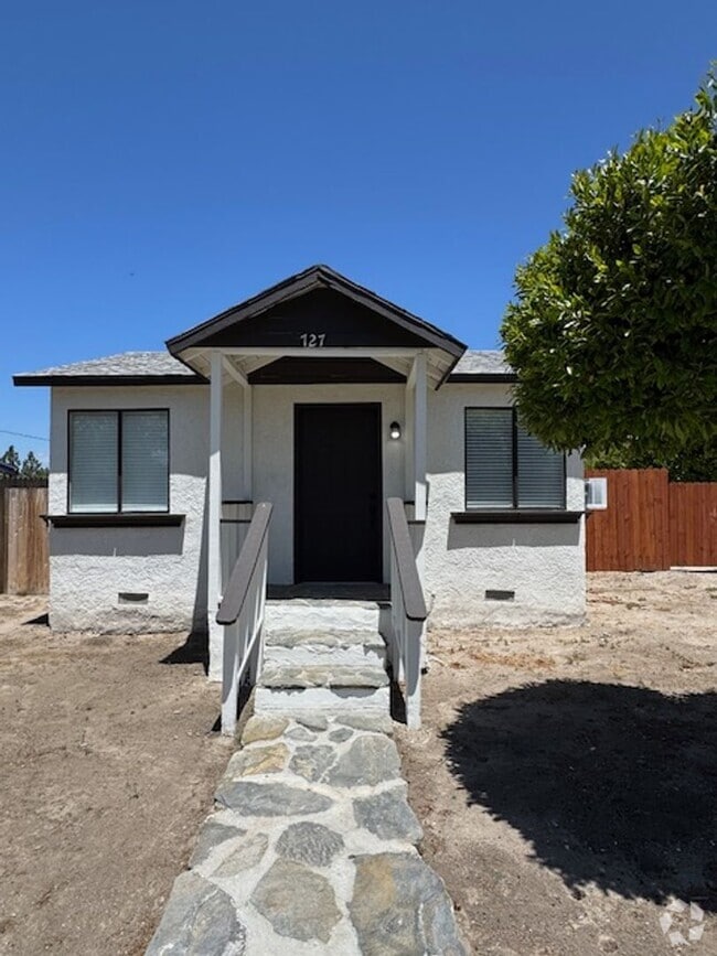 Building Photo - 2 Bedroom Bungalow in Simi Valley Rental
