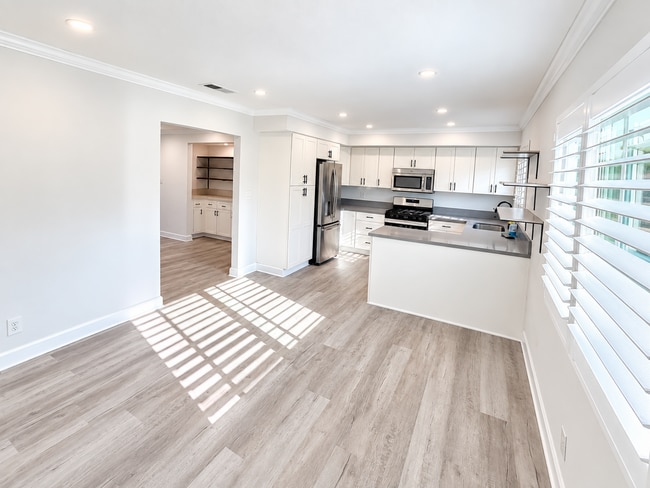 Photo - 2254 N Gaviota Ave