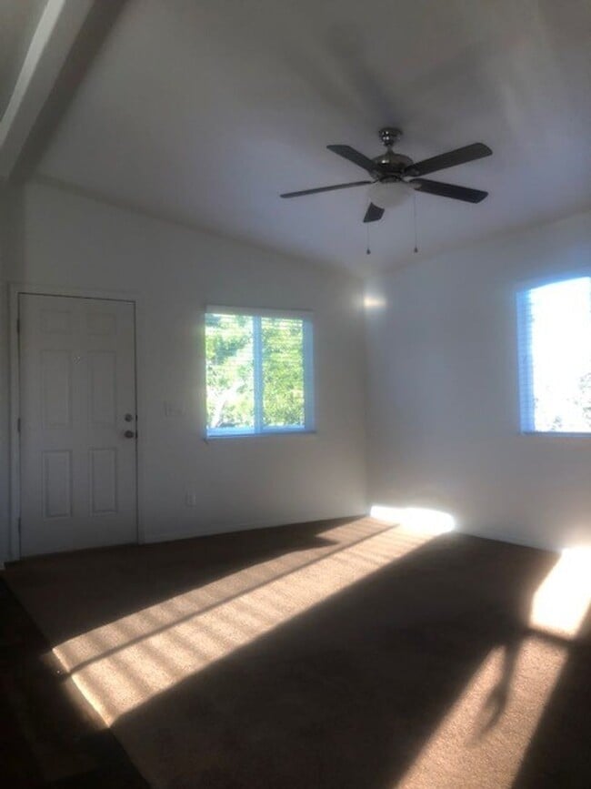 Photo - 3 Bed-2 Bath Quaint Single Story Home in Lakeside.