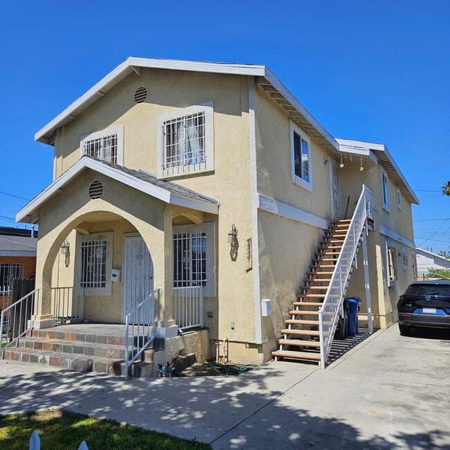 Photo - 1539 W 58th St Townhome