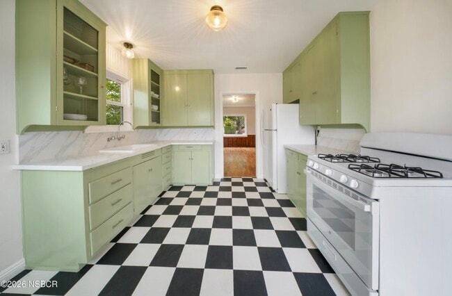 Photo - 224 N F St