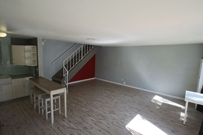 Photo - Large spacious 2 Bedroom in UTC