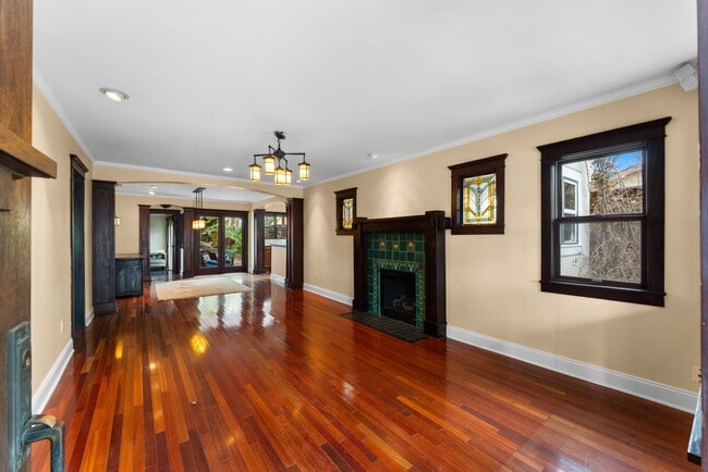 Photo - 3330 Collier Ave