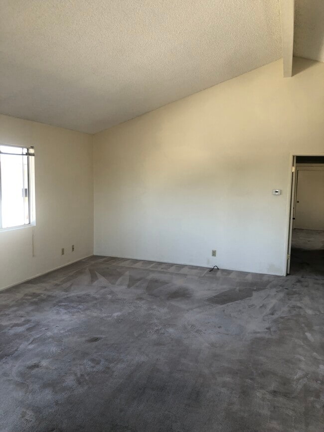 Building Photo - 2029 W 182nd St Unit Duplex Rental
