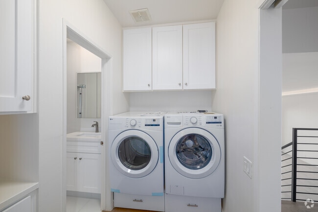 2BR, 2BA - 1,250SF - Laundry - Malibu Coastline Apartments