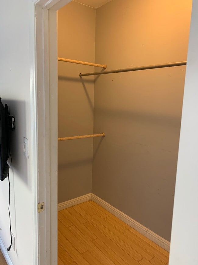 Walk in Closet - 1402 W Olympic Blvd Unit C