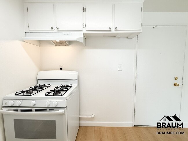 Photo - 5461 Kester Ave Unit 105