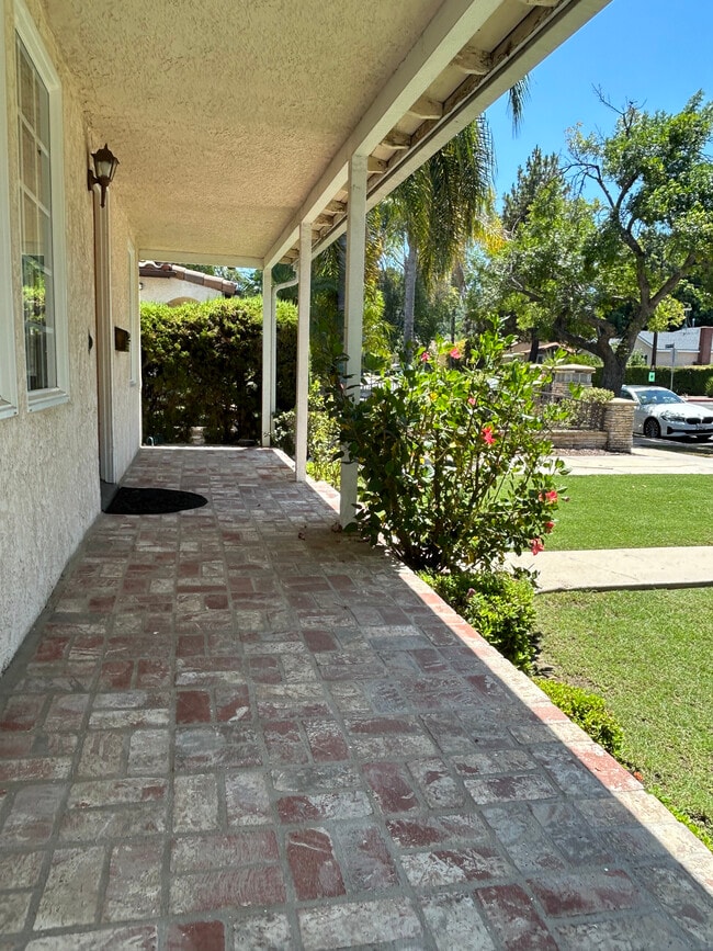 Photo - 5008 Newcastle Ave