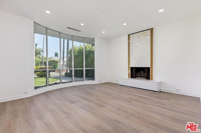 Photo - 719 N Bedford Dr